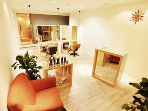 【JR奈良】オーガニックにこだわりアリ！小規模でとってもアットホーム！ナチュラルでシンプルな店内が心地の良い空間を提供♪お客様との距離も近いヘアサロンmaterial（マテリアル）からアシスタント（美容師）の求人☆☆