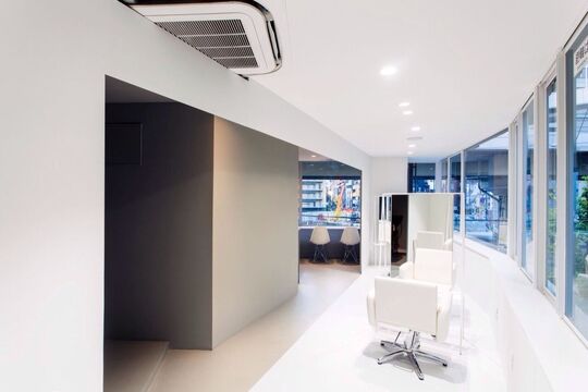 【梅田】≪入客チャンスあり！≫≪駅チカ≫≪トレンド発信型サロン≫毎月たくさんのお客様が来られているので入客チャンスはかなりありますよ♪若い方を中心に来られているので最新のトレンドも発信していけます！「Hairsalon ZOO（ヘアーサロンズー）」からスタイリスト（美容師）の求人☆★☆