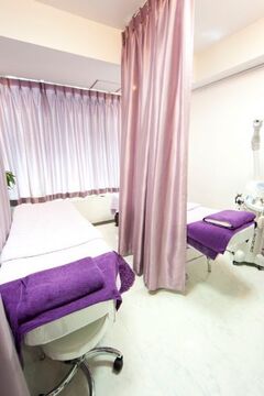 【梅田】《働きやすさ抜群!》社会保険完備・有給休暇あり・育児休暇あり・産休制度あり★働く女性をバックアップしてくれる環境のトータルビューティーサロン”mooi beloep 梅田店（モーイ ブルップ ウメダテン）”からアイリスト・アイデザイナー（アイラッシュ・まつ毛エクステ）の求人★☆