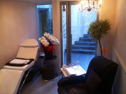 【苦楽園口】≪主婦の方大歓迎≫≪週1日〜OK≫≪経験者大歓迎≫女性が働きやすいサロン！住宅街にある地域密着型のアットホームで可愛いLovelya（ラブリア）からネイリスト（ネイル）の求人★☆