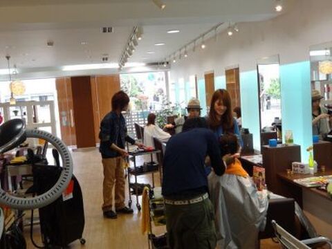 【富田】平均退社時間19時★お客様とじっくり関わり、繋がりを大切にするサロンTETRA (テトラ)からスタイリスト(美容師)の求人♪店長候補になってくださる方も大歓迎！！☆☆