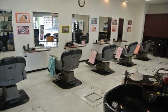 【北巽】美容室と理容室が併設しているので、オールマイティーな技術を習得できる環境！幅広い年齢層のお客様から支持され続けるユニセックスサロン「hair styling east (ヘアスタイリングイースト)」からアシスタント(美容師・理容師)の求人★☆