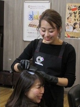 【上田駅】◆土日のシフト休あり・有給休暇あり・社会保険完備◆バツグンの好待遇が魅力！高月給と長く活躍できる待遇で、ブランクのある方でも勤務できる研修体制があります！「Beauty Color Plus アリオ上田店（ビューティーカラープラスアリオウエダテン）」からカラーリスト（美容師）の求人☆☆