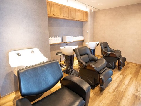 【藤井寺駅】≪未経験・通信生・新卒生OK≫≪完全週休2日制・有給休暇あり≫≪実働8時間・18時半退勤≫≪社会保険完備≫≪産休・育休実績あり≫≪営業中レッスンで約2年スタイリストデビュー≫充実の福利厚生、好条件で安心して働けるサロンです！「LaNA hair salon by RELY（ラナヘアサロンバイリライ）」からアシスタント（美容師）の求人☆★☆