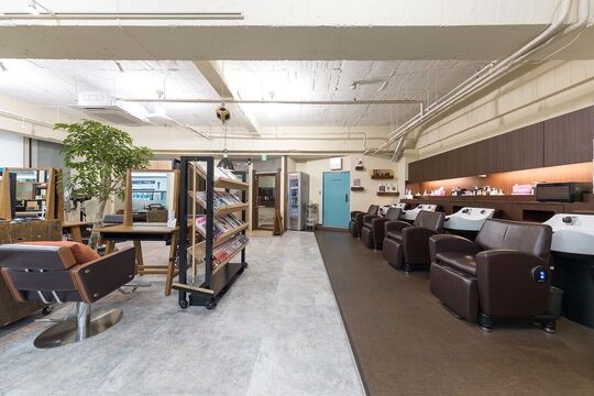 【赤羽】◆フリー売上の52％還元・指名売上の55％還元・自由出勤制・土日休み相談可能・最低保障給あり◆集客に力を入れている為、入客チャンスも多く月に30万円以上の高収入も実現可能です！「Face akabane NEO（フェイスアカバネネオ）」からスタイリスト（美容師）の求人★☆