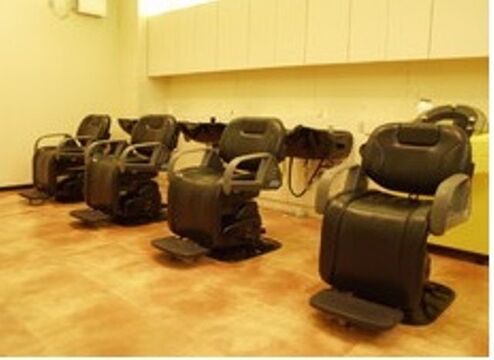 【西宮北口】★社会保険完備★アシスタントさんのお給料18.5万円スタート♪地域密着型のサロン“Hair Produce Kifujin 西宮北口店（ヘアー プロデュース キフジン ニシノミヤキタグチテン）”からアシスタント（美容師）の求人☆☆