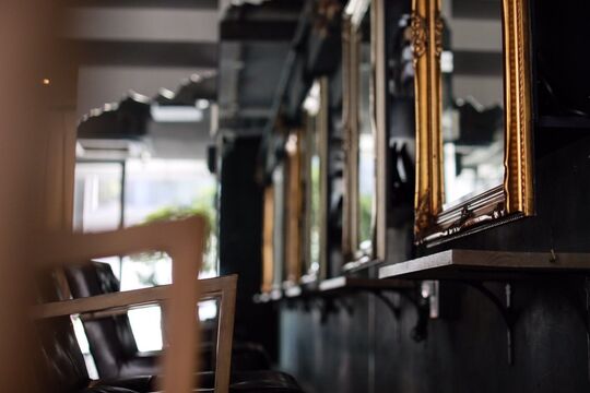 【王子公園】≪社会保険完備≫≪完全週休2日制≫≪月給27万円スタート≫≫抜群の待遇で入客機会も多数あります！で！おしゃれでモダンな雰囲気が愛される地域密着型サロンです!!「Trump（トランプ）」からスタイリスト（美容師）の求人☆★☆