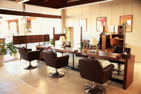 【長尾】≪月8日休み≫≪月に1度土日どちらかの休みOK≫≪有給100％消化≫≪社会保険完備≫≪パートのママさん美容師も大募集≫子育てが落ち着いて復帰した主婦の方も多く活躍中◎このほかにも待遇面はバッチリ◎スタッフ同士の仲がすごく良く、離職率が低いトータルビューティーサロン「Cappuccino Hair kotona（カプチーノヘアーコトナ）」からスタイリスト（美容師）の求人★☆