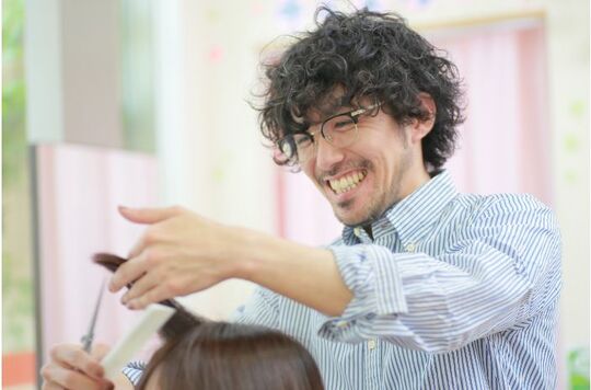 【放出】≪パートスタイリスト募集≫≪時給1300円≫≪土日は時給400円up≫働きやすい環境がウリのカットとカラー専門店！ママさん美容師が多数活躍中！「CUT ROOM COLOR 放出店（カットルームカラーハナテンテン）」からスタイリスト（美容師）の求人☆★