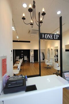 【新八日市】◇◆社会保険完備◆◇休日数や退社時間など、プライベートも大切にしていける環境です♪リーズナブルな価格で、幅広い年齢層のお客様に愛されるONE UP マックスバリュ東近江店（ワンナップ マックスバリュヒガシオオミテン）からスタイリスト・Jr.スタイリスト（美容師）の求人☆★