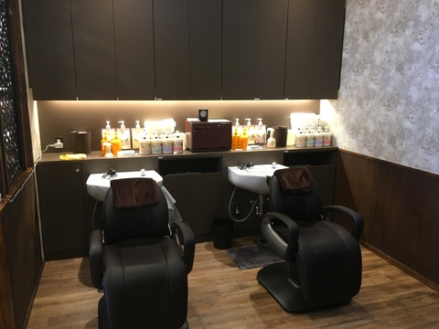 【神領】◆ベビーシッター費用補助あり・日曜定休・最大月12日休み・残業ほぼ無し・社会保険完備◆指名なし・予約なしでプライベートの予定も立てやすい！ママさんの急なお休みにも対応可能な環境が人気！色々なキャリアのスタッフさんが活躍するサロン「Ai-ney バロー中志段味店（アイニーバローナカシダミテン）」からスタイリスト（美容師）の求人★☆