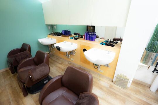 【堺東】≪営業中レッスンOK≫≪20時迄に退勤可能≫≪月に2日有給あり≫カリキュラムもしっかりしていて個人のペースでスタイリストを目指せる環境！地域密着型のアットホームサロン！「K-CREW un.（ケークルーアン）」からアシスタント（美容師）の求人☆★