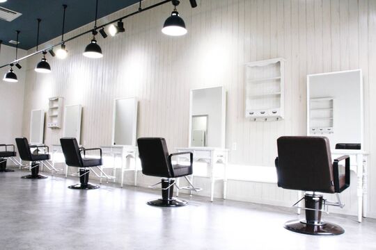 【福崎】≪完全週休2日制≫≪社会保険完備≫≪19時までに退勤可能≫プライベートを大事に働ける！地域の方に愛されるお店です！着付けも学べます！「WORLD美容室 福崎店（ワールドビヨウシツフクサキテン）」からアシスタント（美容師）の求人☆★