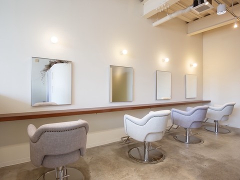 【北長瀬駅】≪土日休みOK≫≪社会保険完備≫≪16時までの勤務OK≫スタイリストオンリー！！髪質改善，ヘッドスパに特化しており高単価！！お客様を大切にするマンツーマン接客！プライベートを大切にしたい方へ！！「Mint leaf 田中店（ミントリーフタナカテン）」からスタイリスト（美容師）の求人☆★