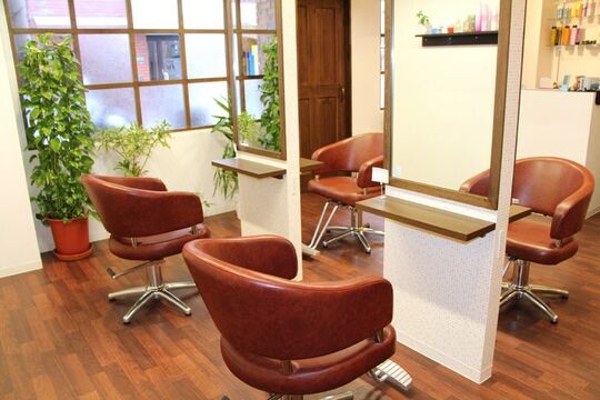 【東三国】≪月給21万円スタート≫≪社会保険完備≫≪営業中レッスンOK≫≪19時迄に退勤可能≫≪土日休みも月1日OK≫働き易さ抜群のプライベートサロン「RULA hair(ルーラヘアー)」からアシスタント（美容師）の求人☆★☆