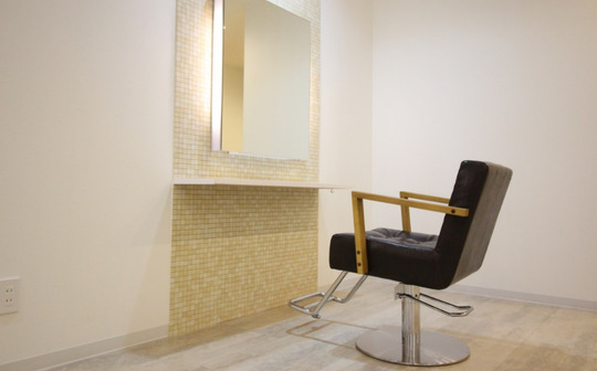 【寺田町】≪社会保険完備≫≪月7,8日休み≫≪18:00閉店≫一人ひとりのお客様とマンツーマンで寄り添って関われ、美容師としてのやりがいを感じられる！結婚、出産後も活躍できる環境！パート・アルバイトでの勤務や時短勤務も相談OK！スタッフ同士の仲の良さが自慢の「cocon（ココン）」からスタイリスト（美容師）の求人☆☆