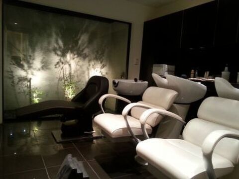 【長瀬】きさくなスタッフさんばかりなので、和気あいあいと楽しく働いていく事ができます！グラデ―ションカラーなど、最新のスタイルが人気！！スタイリッシュ系サロンGOEN（ゴエン）からアシスタント(美容師)の求人☆★