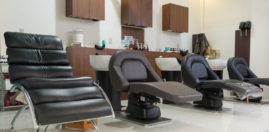 【高石駅前】 ママさんスタイリスト募集中 駅前のアットホームな人気ヘアサロン！勤務時間や土日休みの相談OKです！mi:te with boss（ミーテウィズボス）からスタイリスト（美容師）の求人☆☆