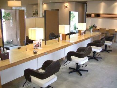 【和泉中央】≪月8日休み・有給休暇あり≫≪社会保険完備≫≪19時営業終了で残業なし≫30代40代の美容師が活躍する人気ヘアサロン！福利厚生が整い安心して勤務可能です！！「Hair Make Chura 和泉中央店（ヘアーメイクチュライズミチュウオウテン）」からスタイリスト（美容師・理容師）の求人☆★