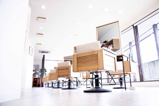 【南富山】◆基本18時に営業終了・日曜定休あり・完全週休2日・社会保険完備・産休育休実績あり◆髪質改善メニューが人気！高単価でじっくりお客様と関われます。年齢に応じた活躍のポジションを用意しており、ブランクがある方やママさんも歓迎！「Aries 南富山店（アリエスミナミトヤマテン）」からスタイリスト（美容師）の求人☆★