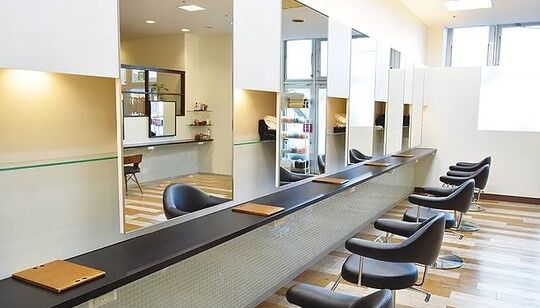 【山口駅】≪社会保険完備♪≫≪入客チャンスあり≫サロンワーク以外でも色んな技術を学べるので、さらにキャリアアップしたい方にお勧め！毎日遅くまで残ることも無いためプライベートも充実できますよ！“New Style CORE（ニュースタイルコア）”からスタイリスト（美容師）の求人★☆