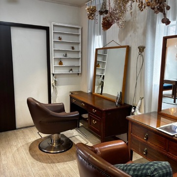 【昇町】≪月8,9日休み・未経験OK・新卒生OK・社会保険完備・ヘアセットや着付けが学べる・日曜定休あり≫アシスタントさんも歩合あり！！頑張った分はお給与に還元されます！カフェ併設のおしゃれなヘアサロン「1/f HAIR SPACE（エフブンイチヘアスペース）」からアシスタント（美容師）の求人☆★