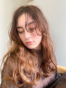 【南船場】≪実働8時間≫≪月8日休み≫≪社会保険完備≫≪営業中レッスン≫韓国ヘア&ブリーチカラー&髪質改善が大人気！スタッフが笑顔で楽しく働ける環境を用意しています！！「sia（シア）」からアシスタント（美容師）の求人☆★☆