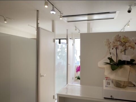 【横浜駅】◆完全週休2日制・社会保険完備◆仕事もプライベートも充実できる環境であるため、長く活躍できるサロンです。幅広いメニューを提供しており、経験問わずスキルアップが可能DIA SALON 横浜店（ディア サロン ヨコハマテン）からアイリスト（アイデザイナー・まつ毛エクステ）の求人☆☆