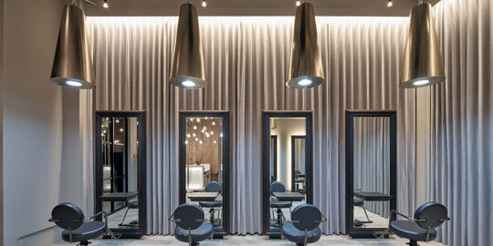 【中津】≪社会保険完備≫≪特別休暇あり≫店舗展開しているトータルビューティーサロン！待遇面抜群！働きやすい環境が整っている！撮影に興味ある方にも◎「Lolonois 中津（ロロネー ナカツ）」からスタイリスト（美容師）の求人☆★