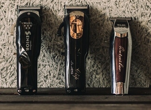 【北加賀屋】店舗拡大リニューアルオープン！！≪理容師免許・美容師免許どちらでもOK≫≪平均月収40～50万円≫≪月8～10日休み≫≪社会保険完備≫≪土日休みOK≫≪カット料金4000円以上≫トレンドとカルチャーが入り混じった空間を提供するメンズサロン！「The Smiths（ザスミス）」からスタイリスト（美容師・理容師）の求人★☆