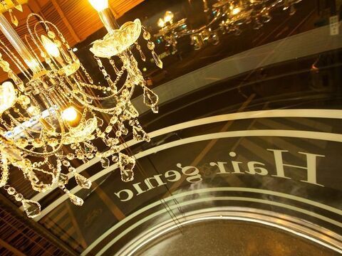 【芦屋】パート・アルバイト大募集♪《アシスタント18万円〜》《社会保険完備》最短2年でスタイリストデビュー可能★地域密着型アットホームサロン“Hair genic（ヘアージェニック）”からアシスタント（美容師）の求人☆★☆