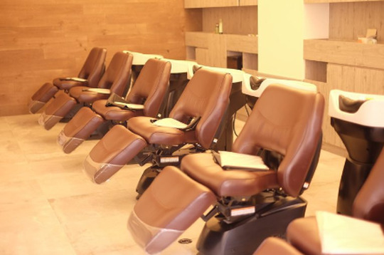 【青葉台】◆有給休暇あり・月8日休み・寮あり・2年以内でのデビュー可能・社会保険完備◆楽しく働く笑顔の素敵なスタッフさんが印象的♪20代のお客様を中心に人気のトータルビューティーサロンでトレンドも発信！GranCieux 青葉台店（グランシュアオバダイテン）からアシスタント（美容師）の求人☆★