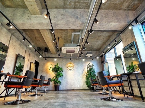 【丸島町】≪社会保険完備・営業時間19時迄・営業中のレッスンOK・アシスタントさんにも歩合あり≫プライベートも大切にしながら成長できる環境です！！トレンドを意識したハイセンスな技術がお洒落に敏感な世代中心に大人気なヘアサロン「hair design RIM.（ヘアデザインリム）」からアシスタント（美容師）の求人★☆