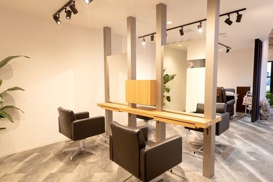 【阪神西宮駅】≪月収21万円スタート！月6日休みで23万円スタート！≫≪営業時間内レッスンで最短1年デビュー≫抜群の集客力によりスタイリスト平均月収34〜40万円稼ぐスタッフが多数在籍！定年まで勤めてもらえる環境づくりをしています！高単価で地域のお客様から愛されるお店！「JEDI（ジェダイ）」からアシスタント(美容師)の求人☆★