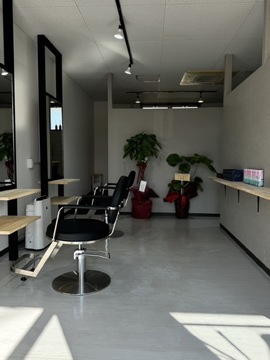 【富田林駅】2025年2月NEW OPEN！≪自由出勤制≫≪土日休みOK≫≪時短勤務OK≫夕方までの勤務や土日の休みなどライフスタイルに合わせての勤務が可能です！「2025年2月、富田林駅前にNEW OPENする委託サロン」からスタイリスト（美容師）の求人☆★☆