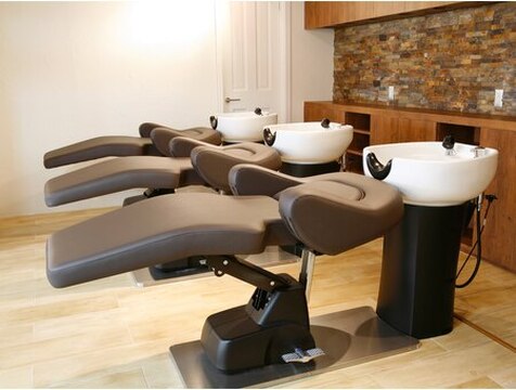 【本川越】≪完全週休2日制≫≪産休育休制度あり≫≪社会保険完備≫≪ノルマなし≫リピーター様が多く長く愛されるサロン！髪質改善やヘッドスパに力を入れており、様々な技術を学べる環境です。時間に追われることなく一人のお客様と長く向き合えます！「RELEDEN（リルエデン）」からアシスタント（美容師）の求人★☆