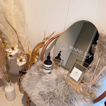 【心斎橋】≪最低保障給あり≫≪20時までに退勤可能≫≪交通費支給あり≫≪平均単価8000円≫オシャレな内装と丁寧な接客が人気のサロン！働き方が選べるのでプライベートとの両立ができます！ネイルや髪色、服装の規定もないので、自由に働きたい方歓迎です！「Rashic Lily（ラシックリリー）」からアイリスト（まつげエクステ・まつげパーマ・アイブロウ）の求人☆☆