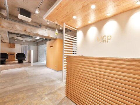 【堺東】≪保障給あり≫≪自由出勤制≫≪マンツーマン・掛け持ち選択OK≫≪フリー45％／指名50％≫駅前すぐ！デザインカラーも髪質改善も人気のヘアサロン！美容師のライフスタイルに合わせて働くことが出来る体制です！「LICO LUXBE（リコラックスビー）」からスタイリスト（美容師）の求人★☆