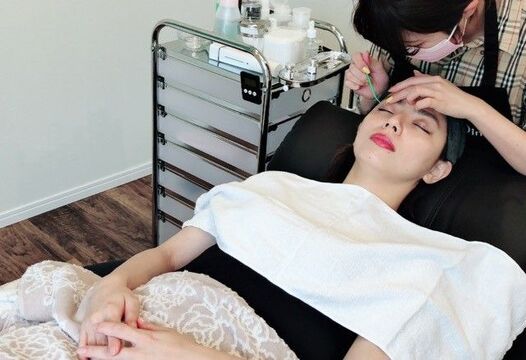 【豊中駅】≪完全週休2日制≫≪土日休みOK≫≪社会保険完備≫≪20時までに退勤可能≫≪髪型・ネイル自由≫働きやすい環境が整っています！お休みもしっかりあり、プライベートも充実！アットホームなサロンで楽しく仕事ができますよ！「Rimo（リモ）」からアイリスト（アイデザイナー・まつげエクステ）の求人☆☆