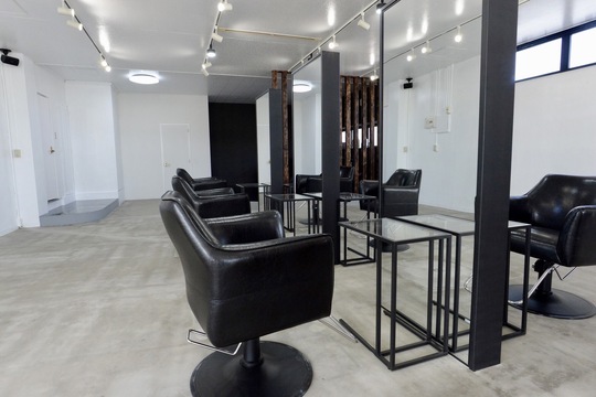 【桑江中学校】≪永久保証給あり≫≪カラー比率90％以上！≫≪フリー40％・指名50％還元≫髪質改善などケアにも注力したサロン！基本マンツーマンスタイルのため負担なく働けますよ！「Willie belle（ウィリーベル）」からスタイリスト（美容師）の求人☆★☆