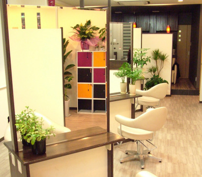 【JR堺市駅】≪月給24万円〜＋歩合給≫≪有給休暇あり≫≪社会保険あり≫駅すぐ！働く時間がハッキリしているのでプライベートも充実させやすい！自然体な接客で地域に愛されるサロン「LeiR（レイール）」からスタイリスト（美容師）の求人☆★☆