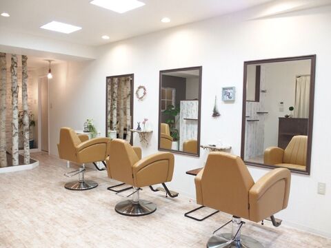 【甲子園口】≪時給1500円スタート≫≪日曜勤務出来なくてもOK！≫お客様と密に関われるアットホームサロン！お子様の行事などがある日はそちらを優先出来るので安心して働けます。「atelier Emma（アトリエエマ）」スタイリスト（美容師）の求人☆☆