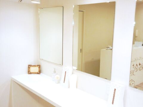 【池袋】◆土日休みOK・月8日休み・実働8時間・社会保険完備◆レッスンは営業時間内！着実にデビューを目指せます♪単価が良いので、経験者の方も働きやすいRe Eyes（リアイズ）からアイリスト（アイデザイナー・まつ毛エクステ）の求人★☆