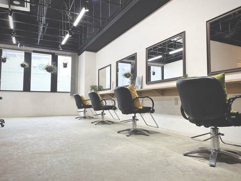 【すすきの／北海道】≪デザインカラーがウリ≫≪客単価10000円以上≫総売上100万円以上のスタッフ多数！型にハマらないカジュアルテイストで愛されるサロン！売上に応じてお給料がアップ！おしゃれ上級者が集まるサロンの「LACQ（ラシック）」からスタイリスト（美容師）の求人☆★