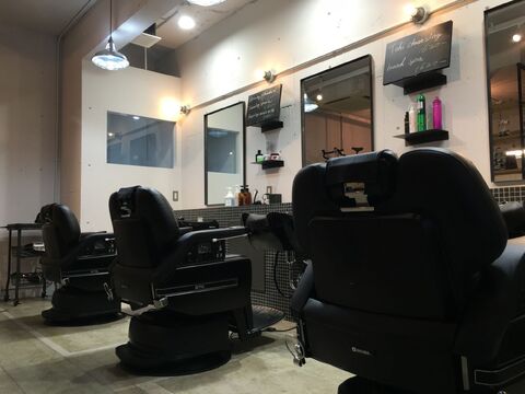 【中崎町】家でも出せないような、ノリや素を出せるお店！接客も技術も指導、将来独立できるくらいの理容師を目指せます。メンズサロンならでは、お客様とがっつり関われる「negura barber shop（ネグラバーバーショップ）」から理容師（理容室）の求人☆★