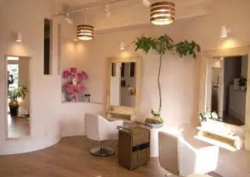 【津嘉山】≪完全週休二日制・小規模少人数制・平均退勤時間18時頃≫なが～くお仕事したい方にオススメ！！経験豊富なスタッフさんがお客さま一人ひとりの髪の状態を丁寧にカウンセリングし、高品質な薬剤とテクニックで艶のある綺麗な髪の毛へと導いていきます！！アットホームヘアサロン「hair feliz（ヘアーフェリース）」からスタイリスト（美容師）の求人☆★☆