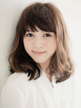 【JR三宮】≪教育体制ばっちり!≫少人数制で先輩スタイリストさんからしっかり技術を学べます!!神戸らしいカジュアルなスタイルが大人気のアットホームなサロン“florent（フローレント）”からアシスタント（美容師）の求人☆★