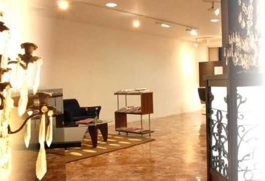 【ぶらくり丁】“ラグジュアリー×シック”な上質空間☆大人女性から人気の高い“Luxe weeds”「美容師」としてしっかり成長できるよう、スタッフ思いのオーナーさんが本気でサポートしてくれます☆アシスタント（美容師）の求人☆☆