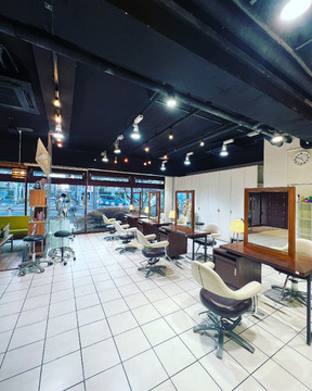 【三鷹駅】≪完全週休2日制・20時までに退勤可能・有給取得率9割以上！≫幅広い年齢層のお客様を入客できる！創業から長く続く、地域密着のおしゃれなサロン！「mannish 吉祥寺北町店（マニッシュキチジョウジキタマチテン）」からスタイリスト（美容師）の求人☆★