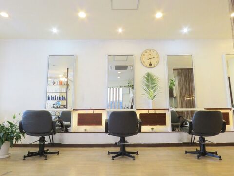 【鳴尾】≪社会保険完備≫≪月7〜8日休み≫≪残業なし≫なのでプライベートも充実させる事ができます。ゆったりとした雰囲気で長く働く事が出来る地域密着型サロン“hair salon lys（ヘアーサロンリス）”からスタイリスト・Jr.スタイリスト（美容師）の求人☆★☆